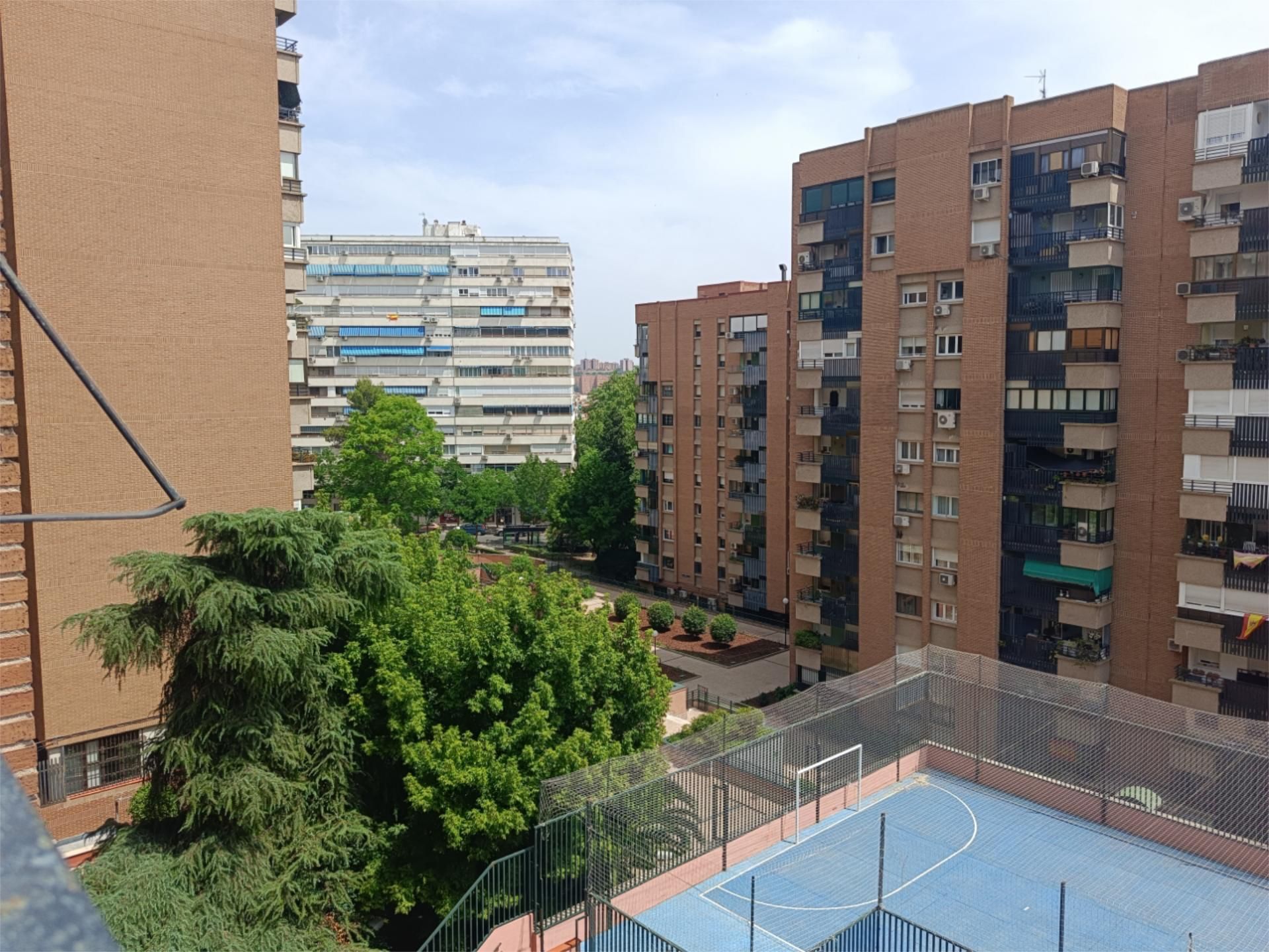Exterior view of Flat for sale in  Madrid Capital  with Heating, Terrace and Community parking