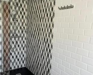 Bathroom of Apartment to rent in Moaña