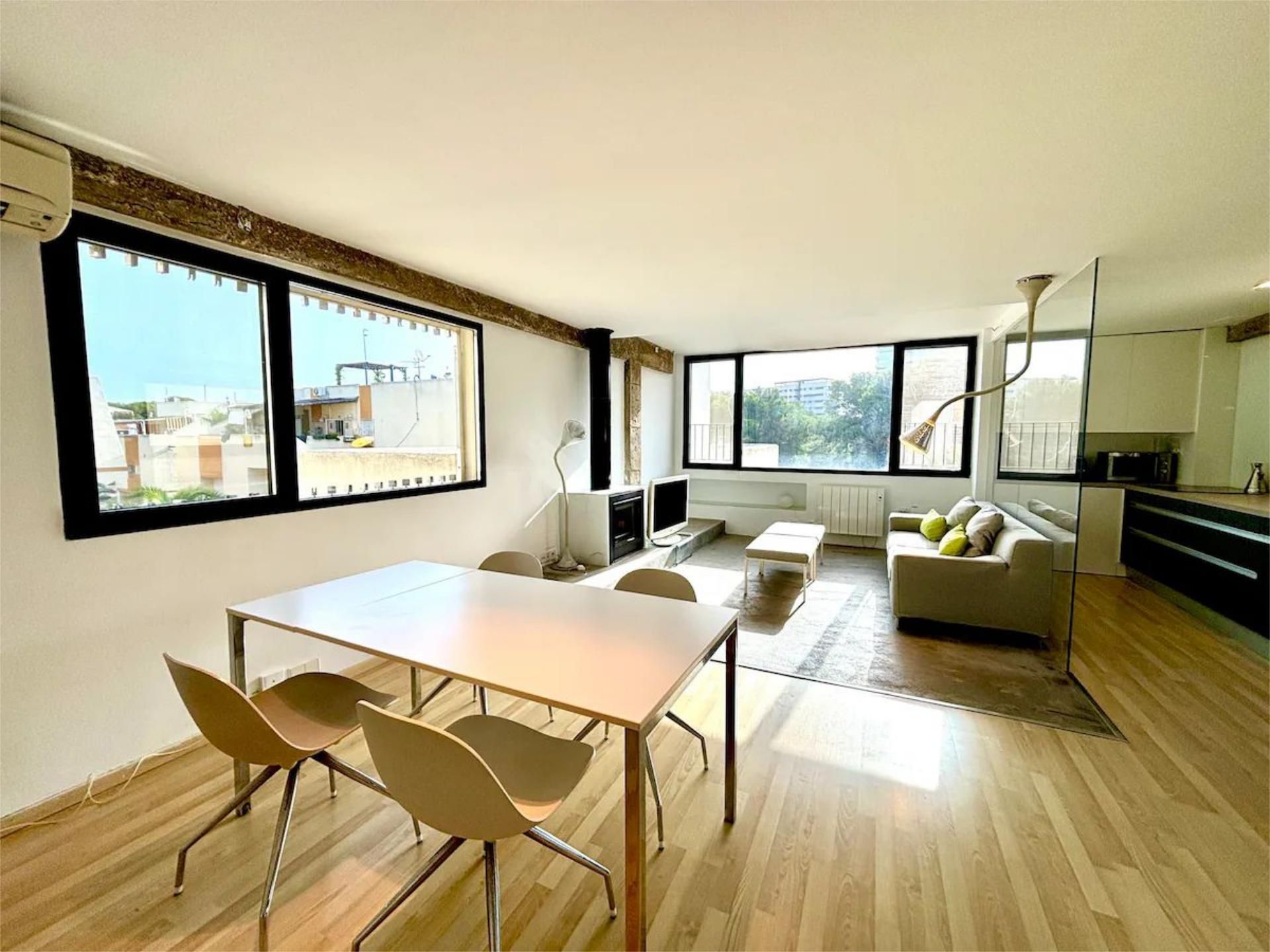 Sala d'estar de Pis de lloguer en  Valencia Capital amb Aire condicionat, Jardí privat i Parquet