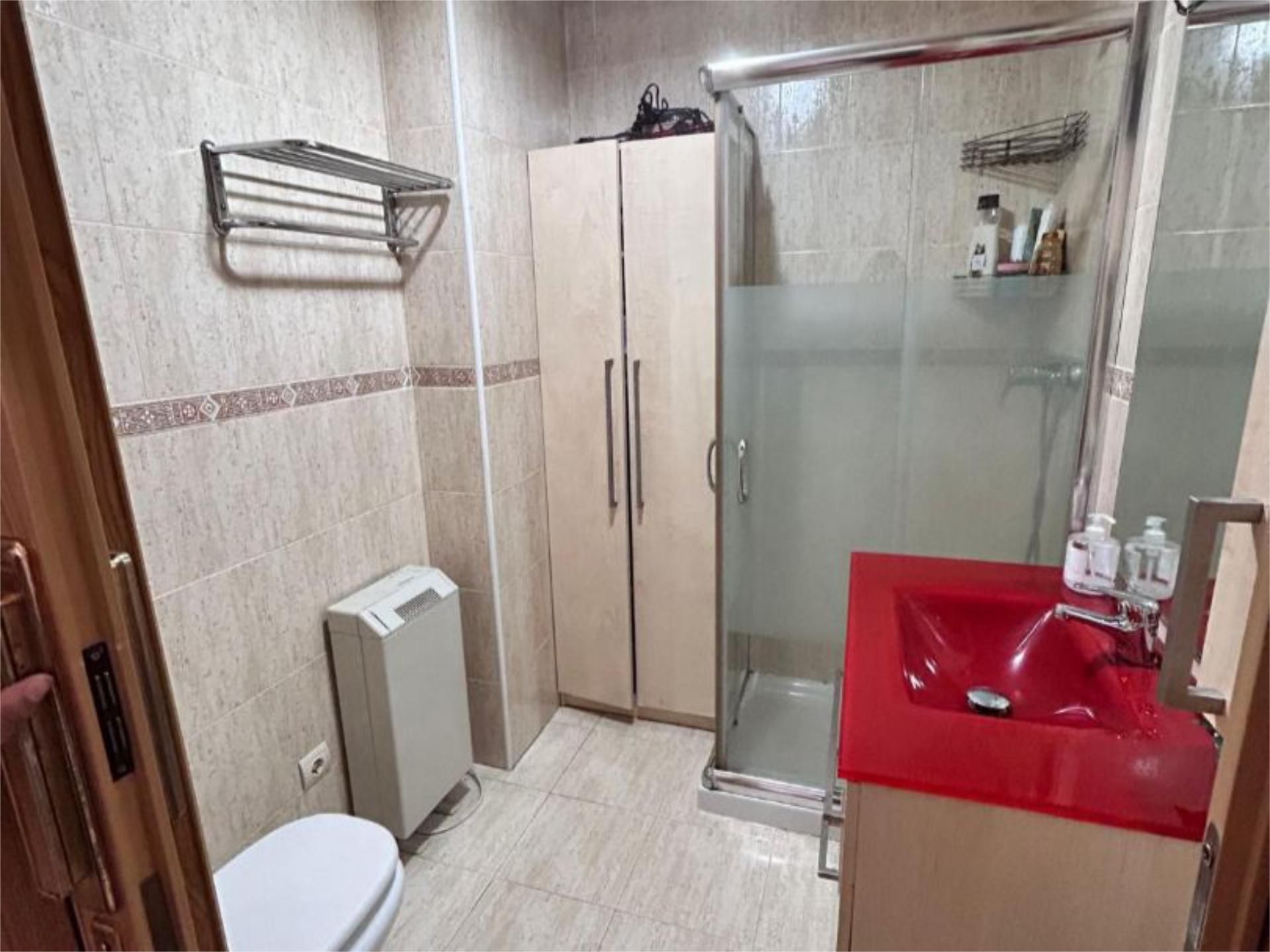 Bany de Apartament de lloguer en Casarrubios del Monte amb Calefacció, Moblat i Aparcament comunitari