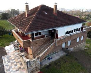 Vista exterior de Casa adosada en venda en Laredo amb Terrassa i Piscina
