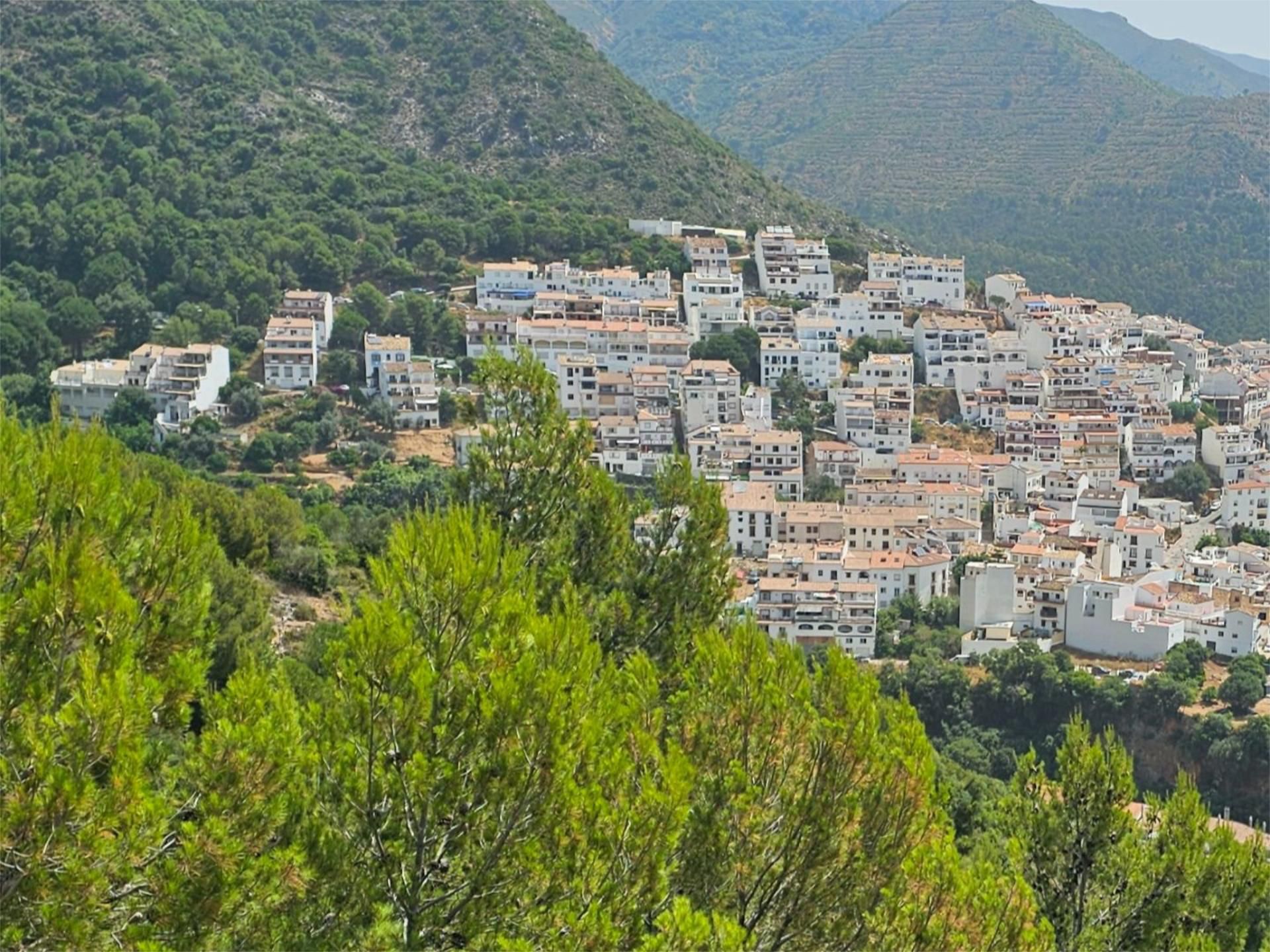 Vista exterior de Àtic en venda en Ojén amb Aire condicionat