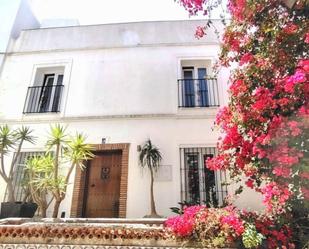 Vista exterior de Casa adosada en venda en Tarifa amb Terrassa i Moblat