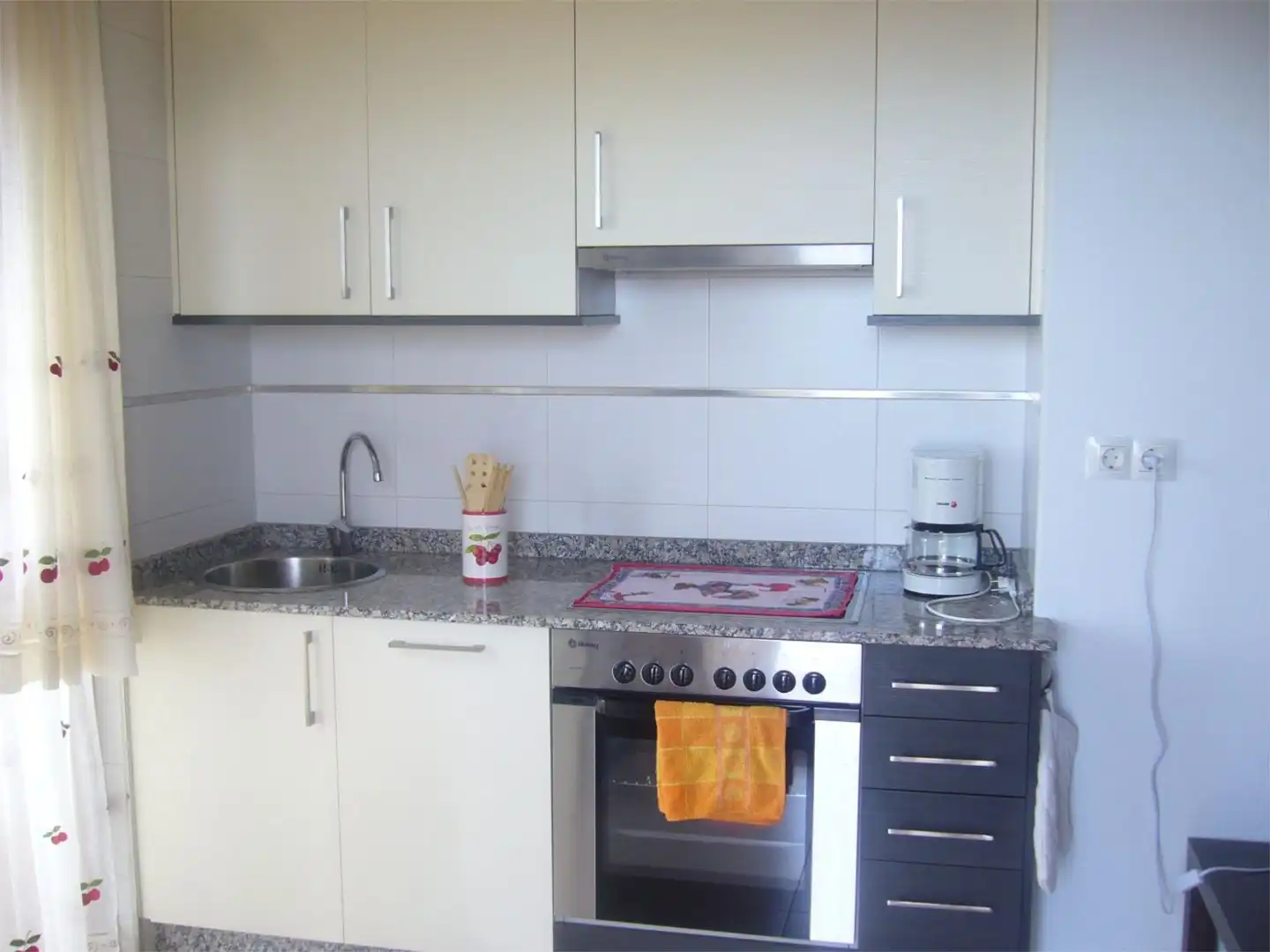 Küche von Wohnung zur Miete in Foz mit Privatgarten, Parkett und Terrasse