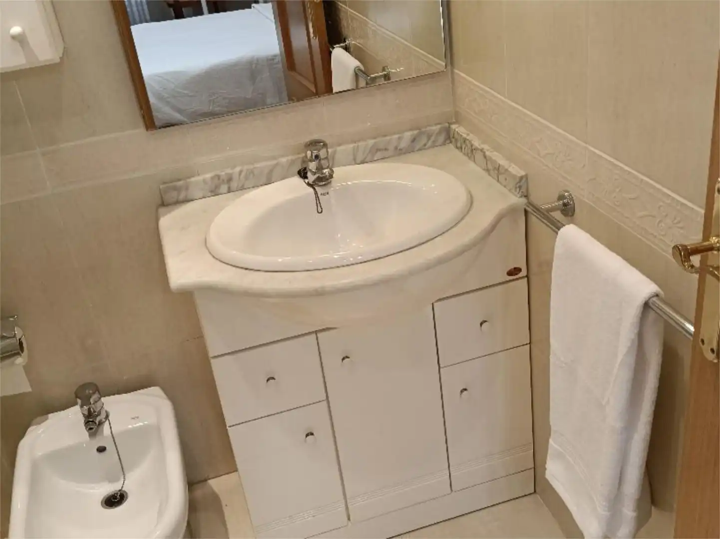 Room in Carrera de la Fonteta de Sant Lluís, 38, En Corts - Doctor Waksman
