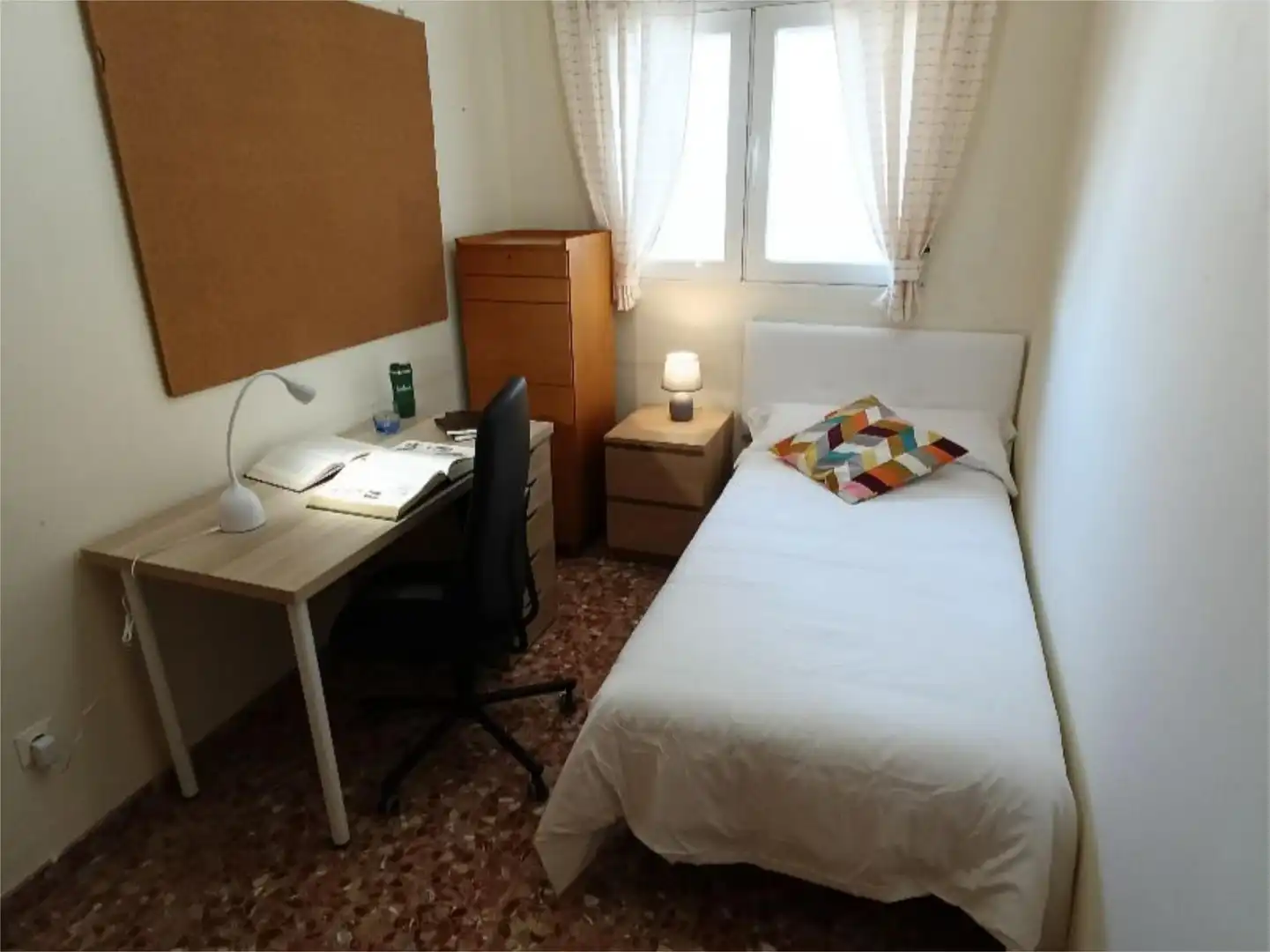 Room in Carrera de la Fonteta de Sant Lluís, 38, En Corts - Doctor Waksman