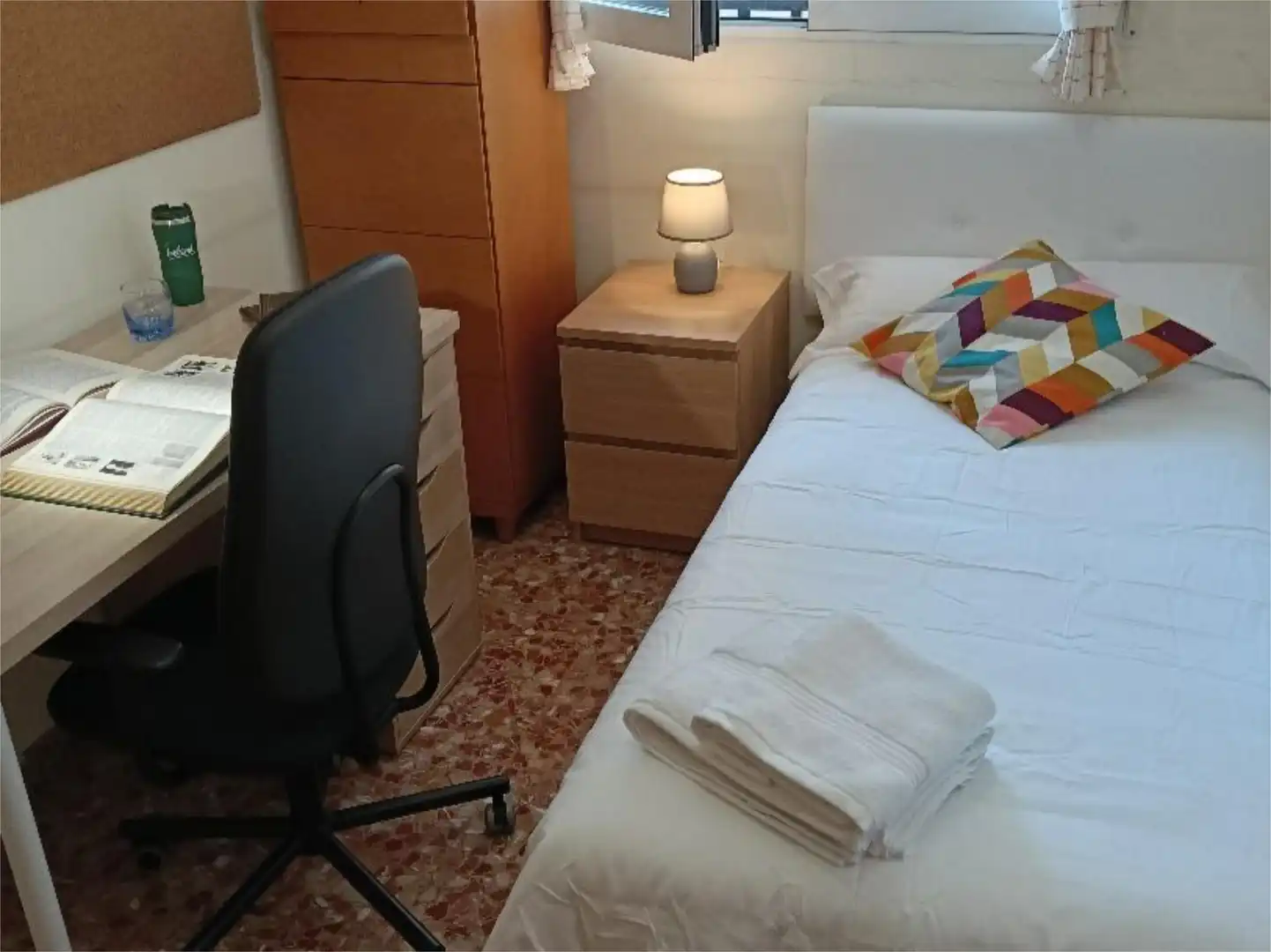 Room in Carrera de la Fonteta de Sant Lluís, 38, En Corts - Doctor Waksman