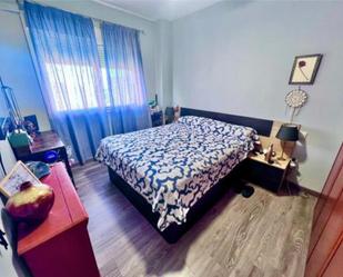 Bedroom of Flat for sale in  Sevilla Capital  with Storage room