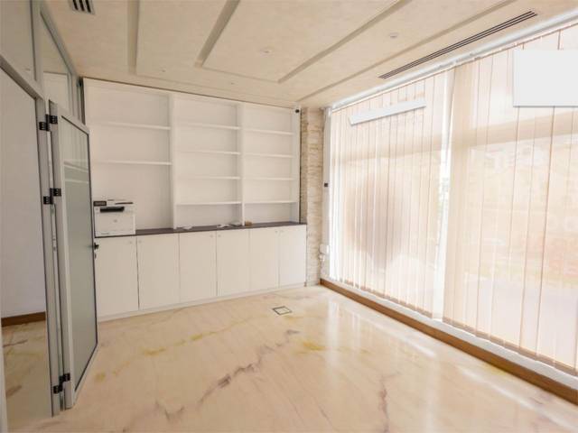 Local comercial en Alquiler en Avenida de Bruselas, 2 en Playa del Duque