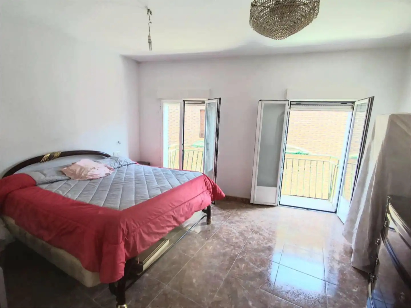 Dormitori de Casa adosada en venda en Burgohondo amb Calefacció, Terrassa i Traster