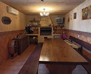 Cuina de Casa o xalet en venda en Laguna de Negrillos amb Calefacció, Jardí privat i Traster
