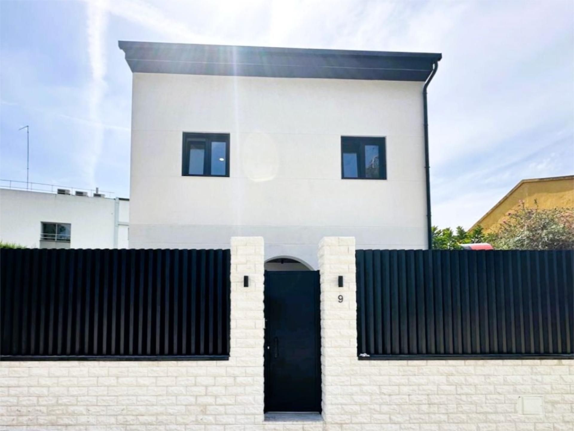 Exterior view of Single-family semi-detached for sale in Paterna  with Air Conditioner and Balcony