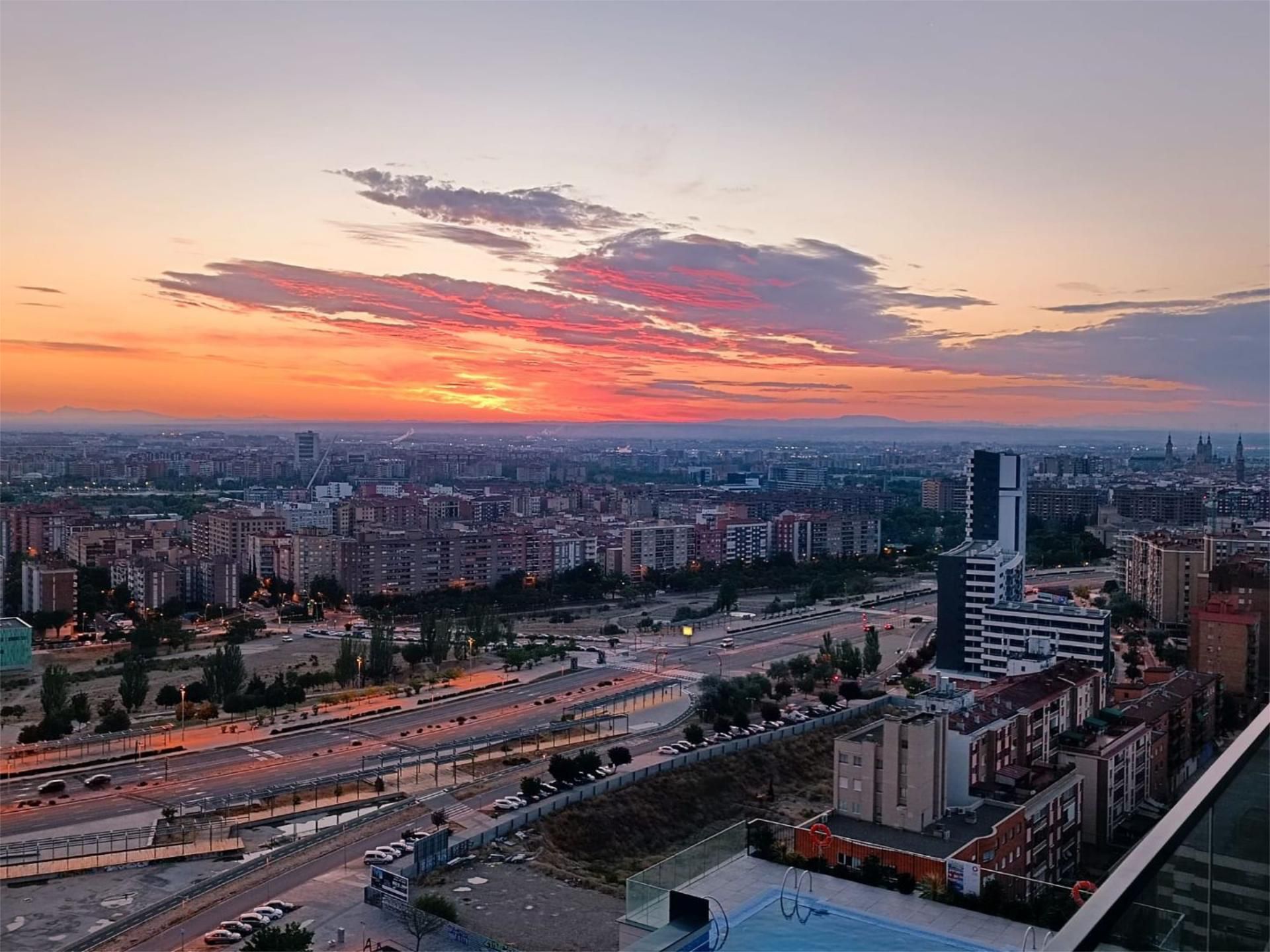 Vista exterior de Pis de lloguer en  Zaragoza Capital amb Terrassa i Piscina