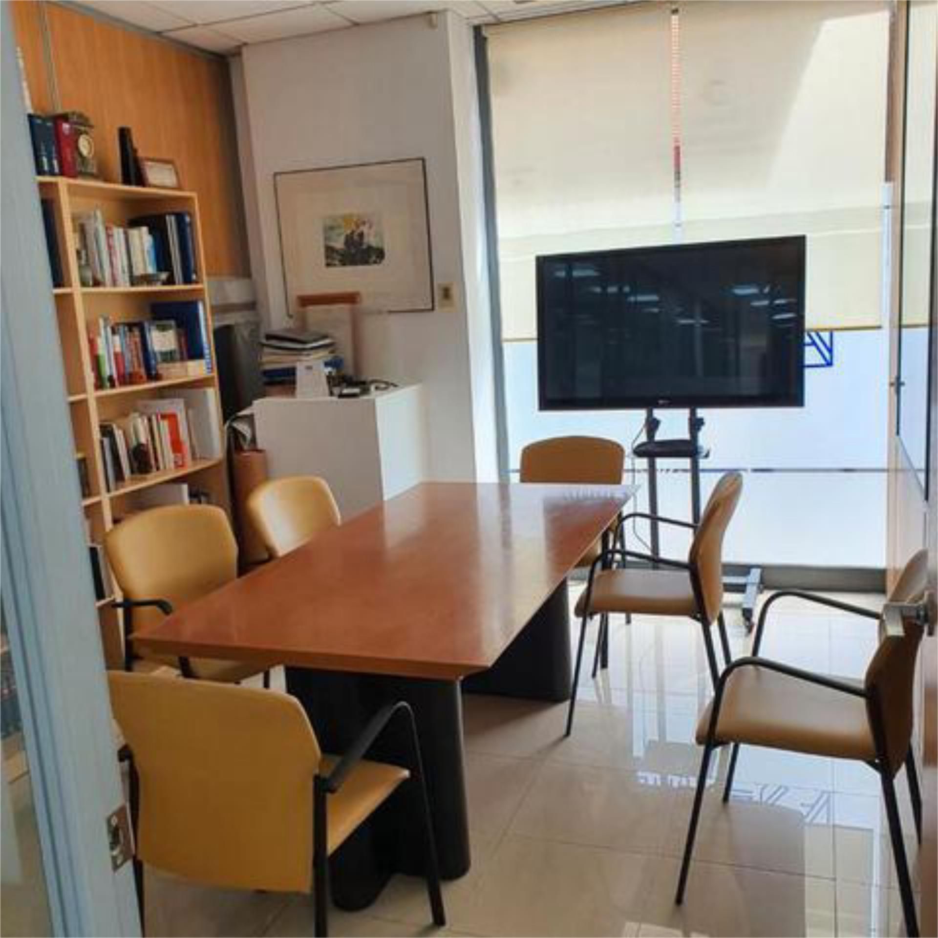 Office to rent in  Valencia Capital  with Air Conditioner