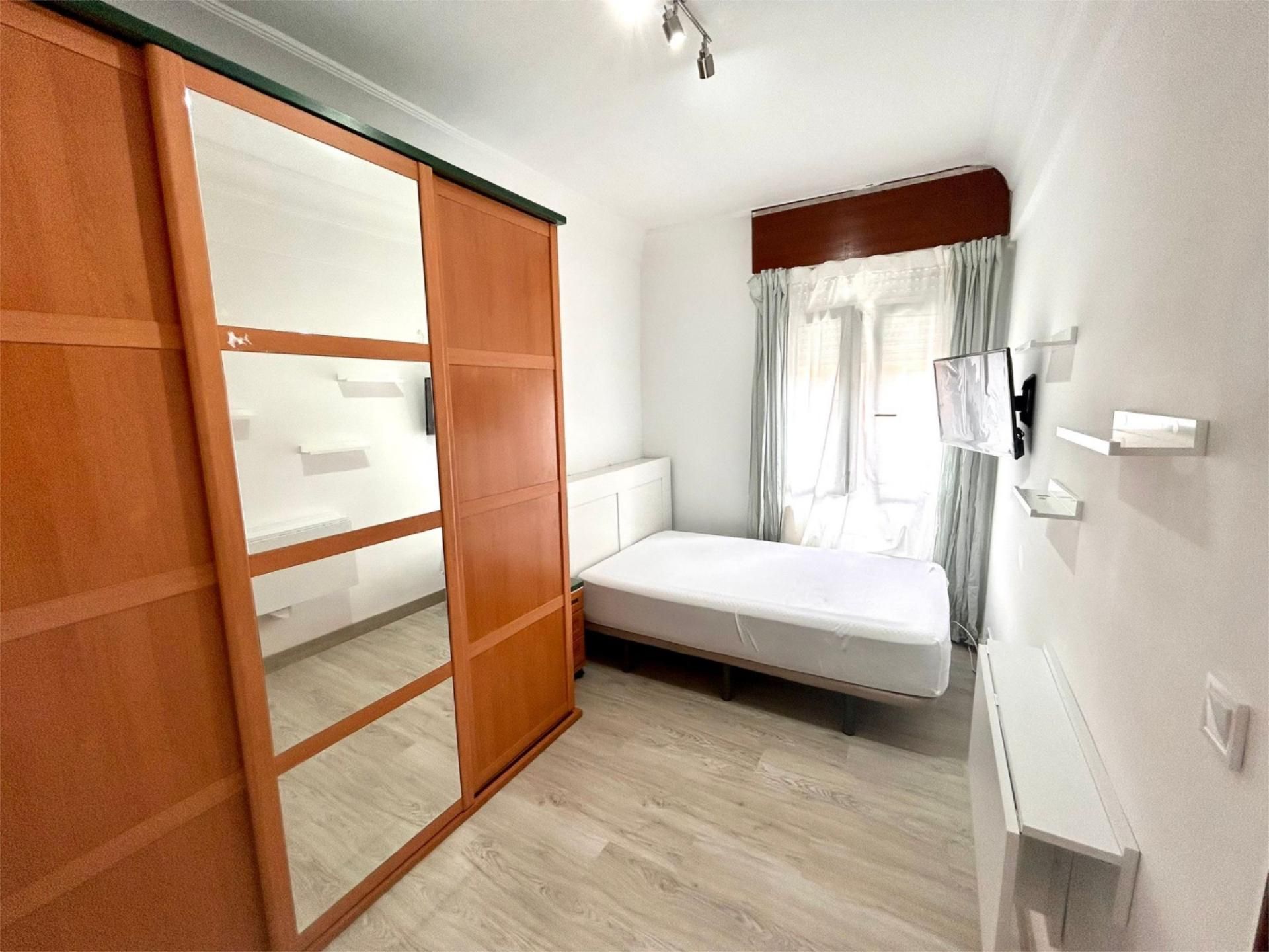 Bedroom of Flat to share in Barakaldo   with Heating, Private garden and Parquet flooring