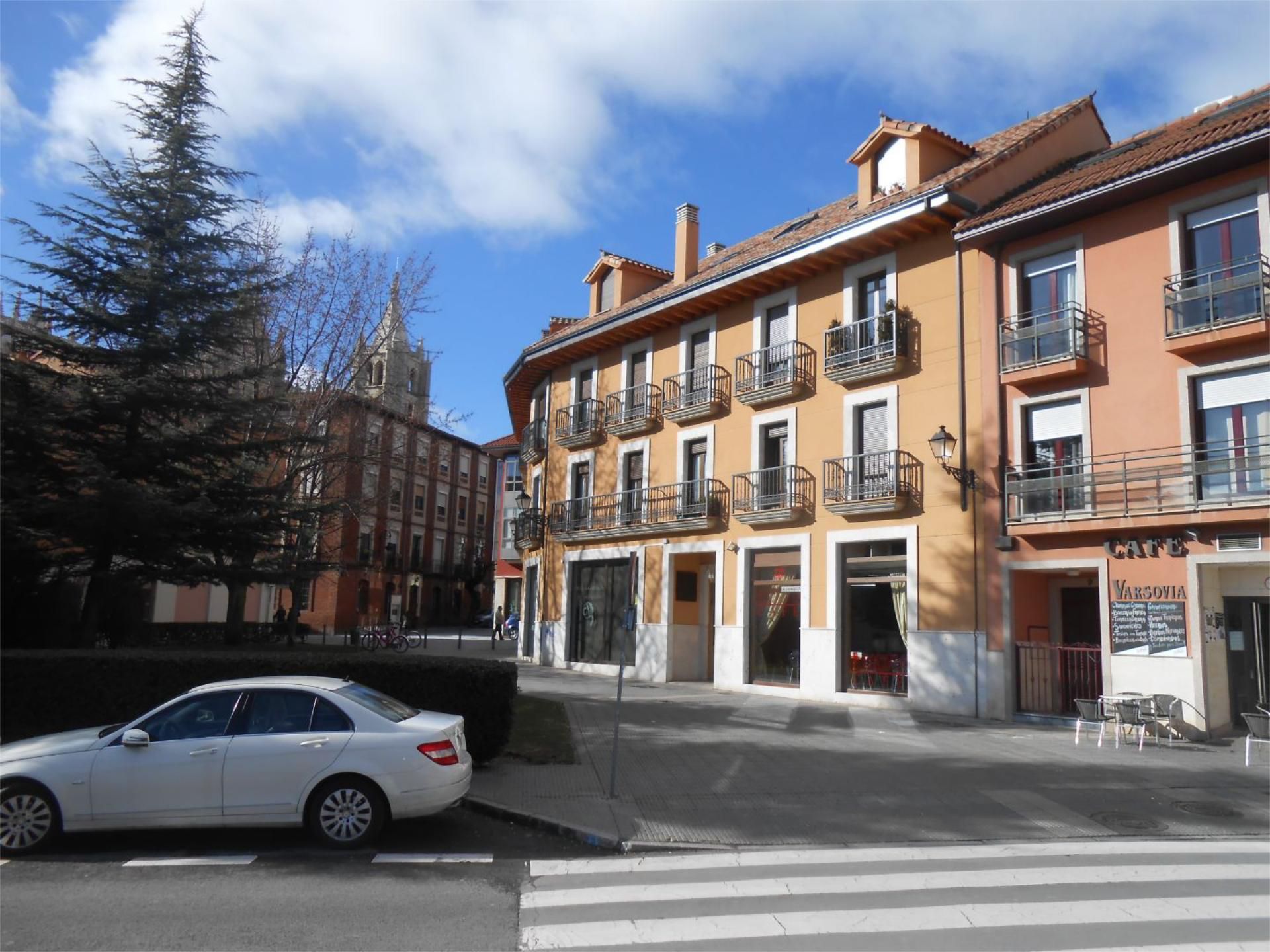 Vista exterior de Garatge de lloguer en León Capital 