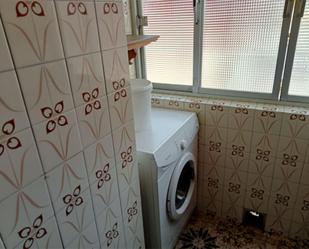 Bathroom of Flat for sale in  Sevilla Capital  with Air Conditioner, Terrace and Furnished