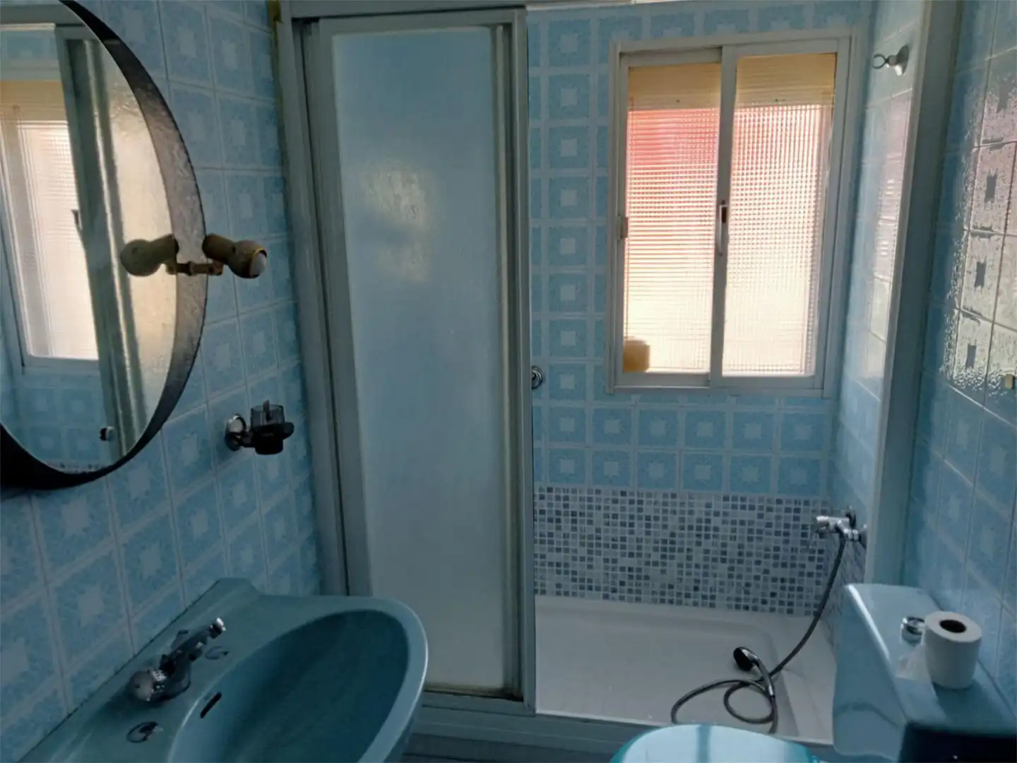 Piso en venta en Calle Riquelme Quirós, 5, Amate Baño de Piso en venta en Sevilla con Aire acondicionado, Terraza y Amueblado