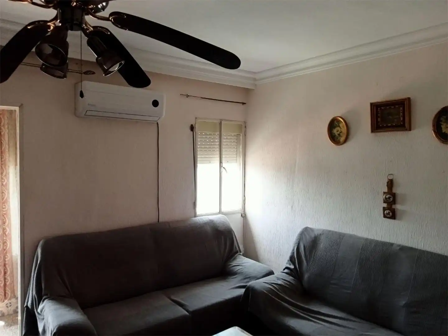 Piso en venta en Calle Riquelme Quirós, 5, Amate Sala de estar de Piso en venta en Sevilla con Aire acondicionado, Terraza y Amueblado
