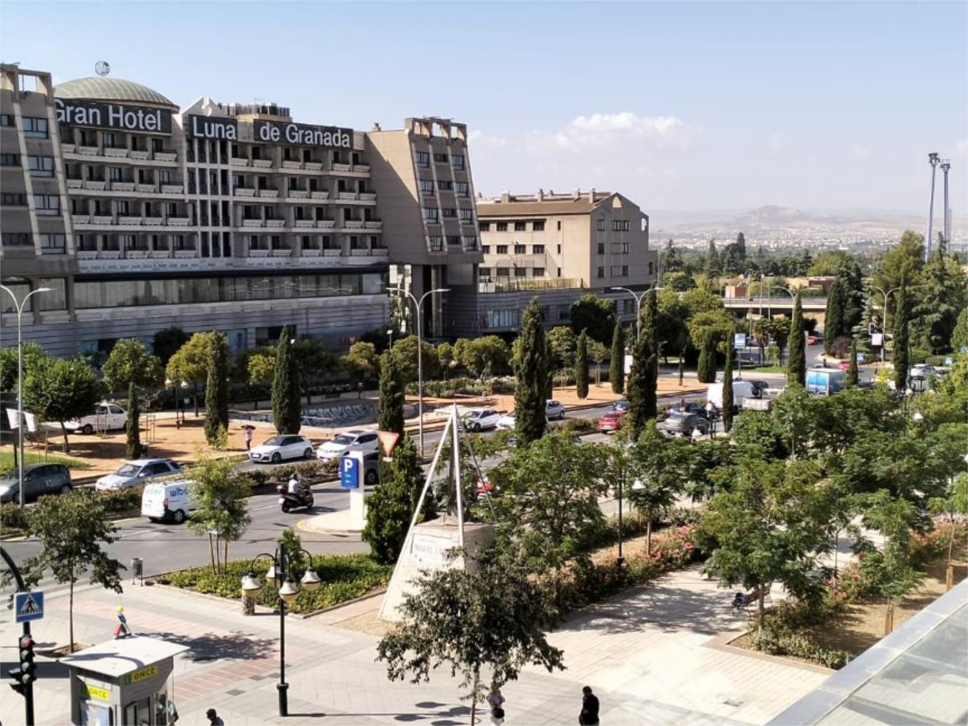 Vista exterior de Pis per a compartir en  Granada Capital amb Moblat i Balcó