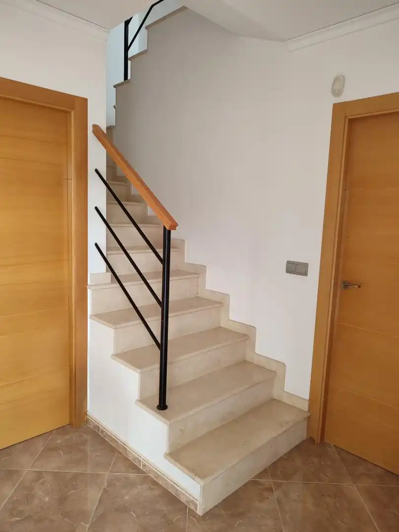Einfamilien-Reihenhaus zum Verkauf in Albalat de la Ribera mit Klimaanlage, Terrasse und Balkon
