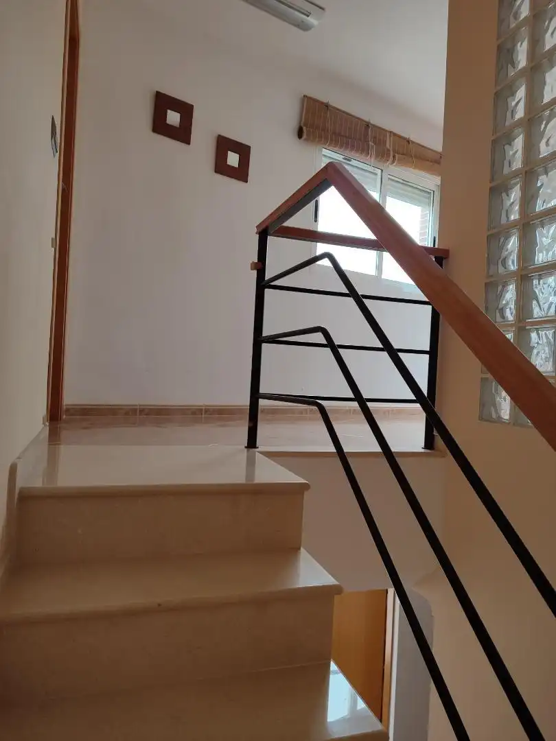 Einfamilien-Reihenhaus zum Verkauf in Albalat de la Ribera mit Klimaanlage, Terrasse und Balkon