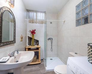 Bathroom of Flat to rent in  Granada Capital  with Air Conditioner, Heating and Furnished