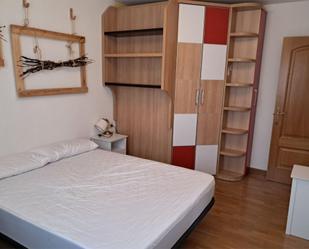 Bedroom of Flat to share in Haro  with Heating, Parquet flooring and Terrace
