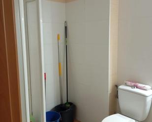 Bany de Apartament de lloguer en Algeciras amb Moblat, Rentadora i Microones