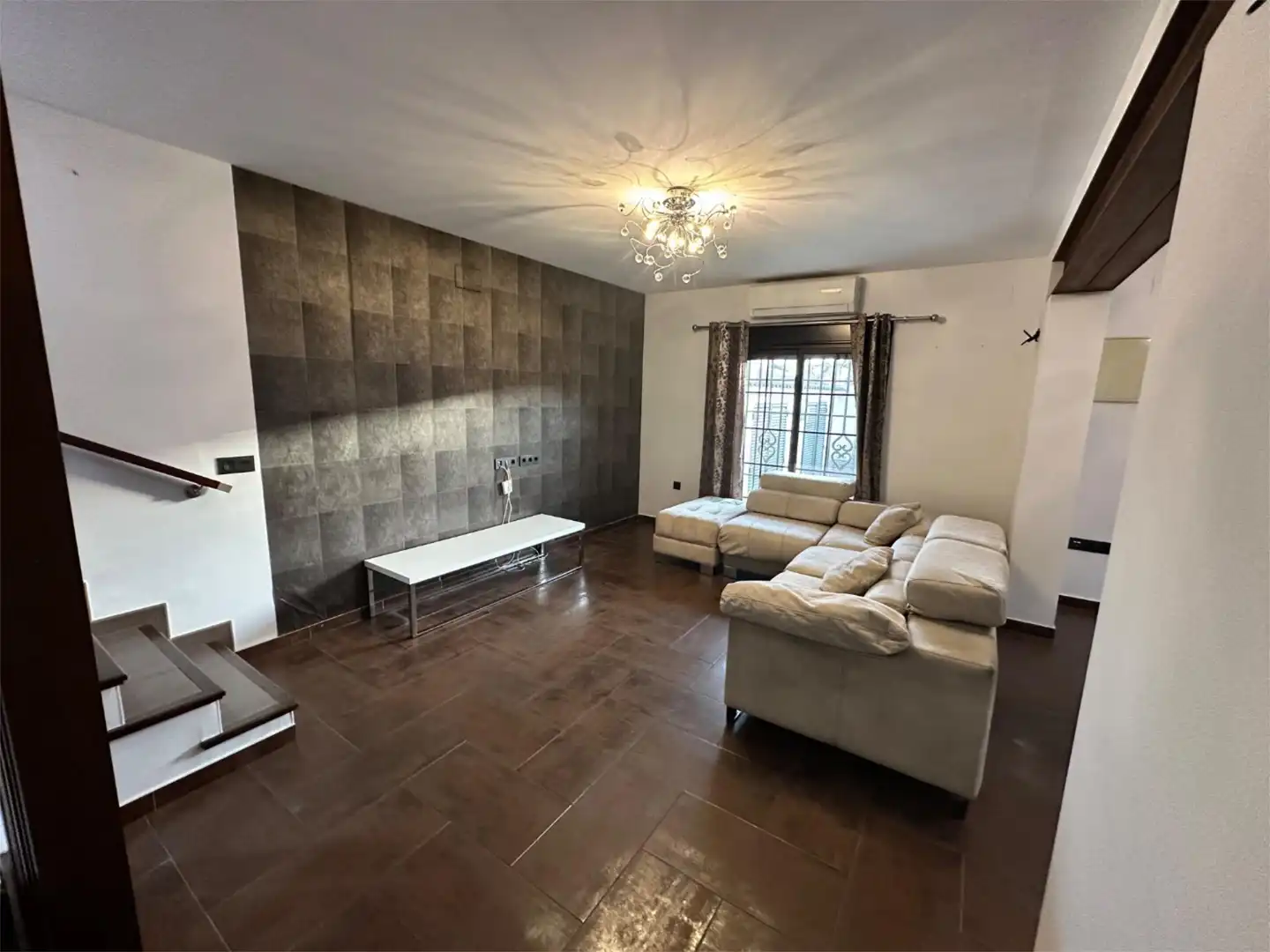 Houses for sale in Avenida Primera, 13, La Hacienda - Nueva Andalucía Living room of Houses for sale in Dos Hermanas with Air Conditioner, Heating and Private garden