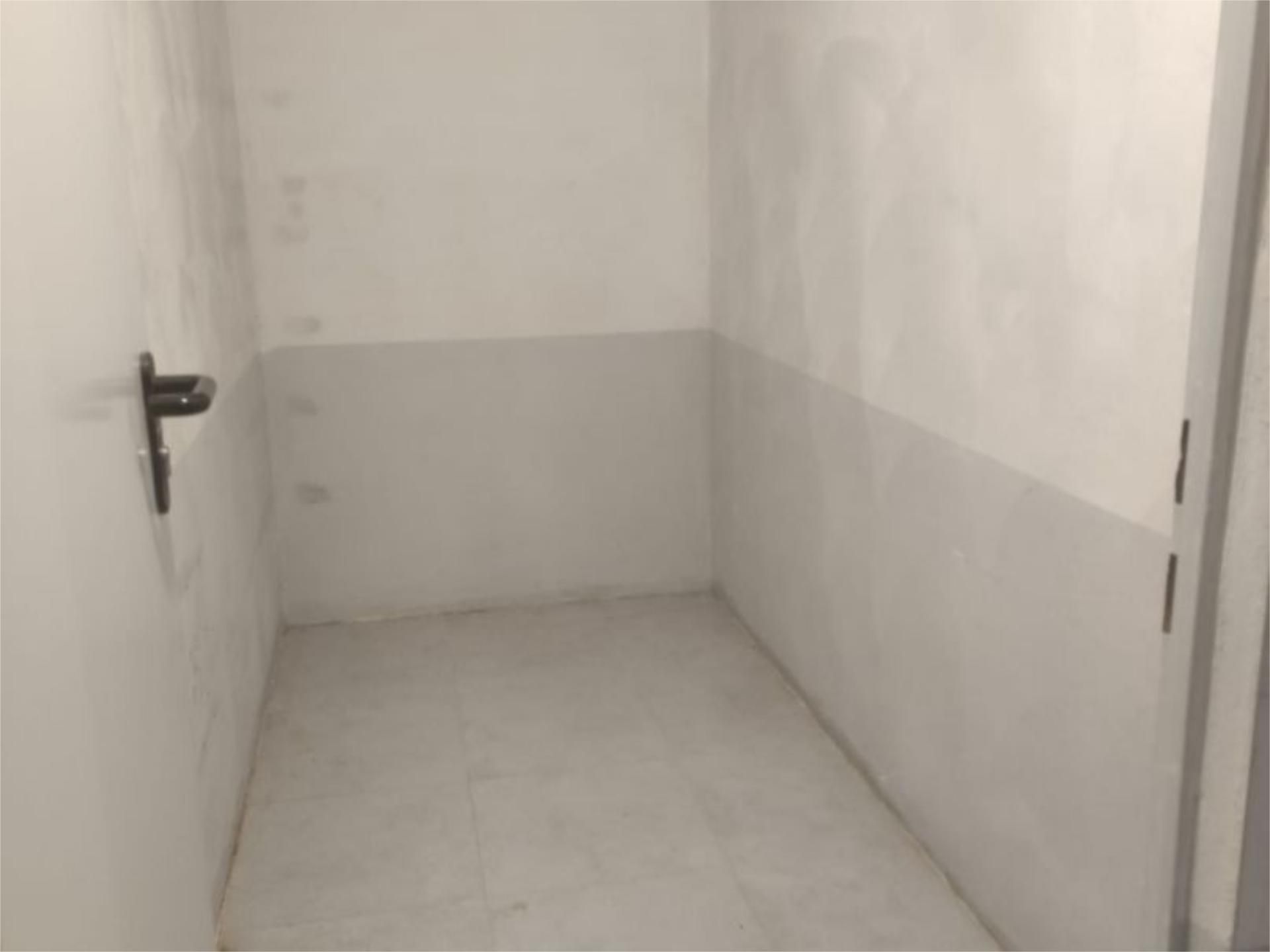 Box room to rent in Burgos Capital