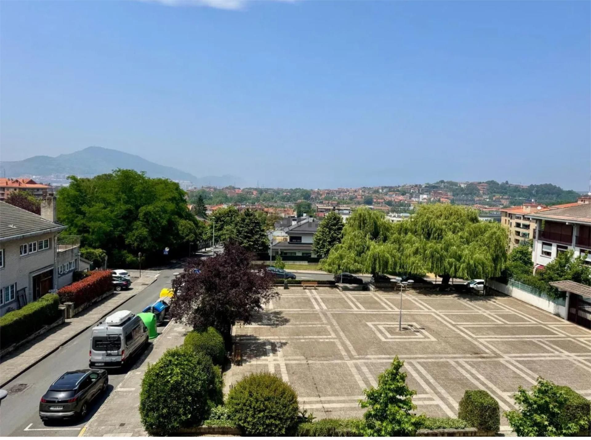 Vista exterior de Pis en venda en Leioa amb Calefacció, Jardí privat i Parquet