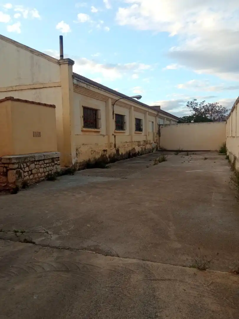 Nau industrial en venda a Carretera Cubla, 75, Ensanche - Fuenfresca Vista exterior de Nau industrial en venda en Teruel amb Moblat