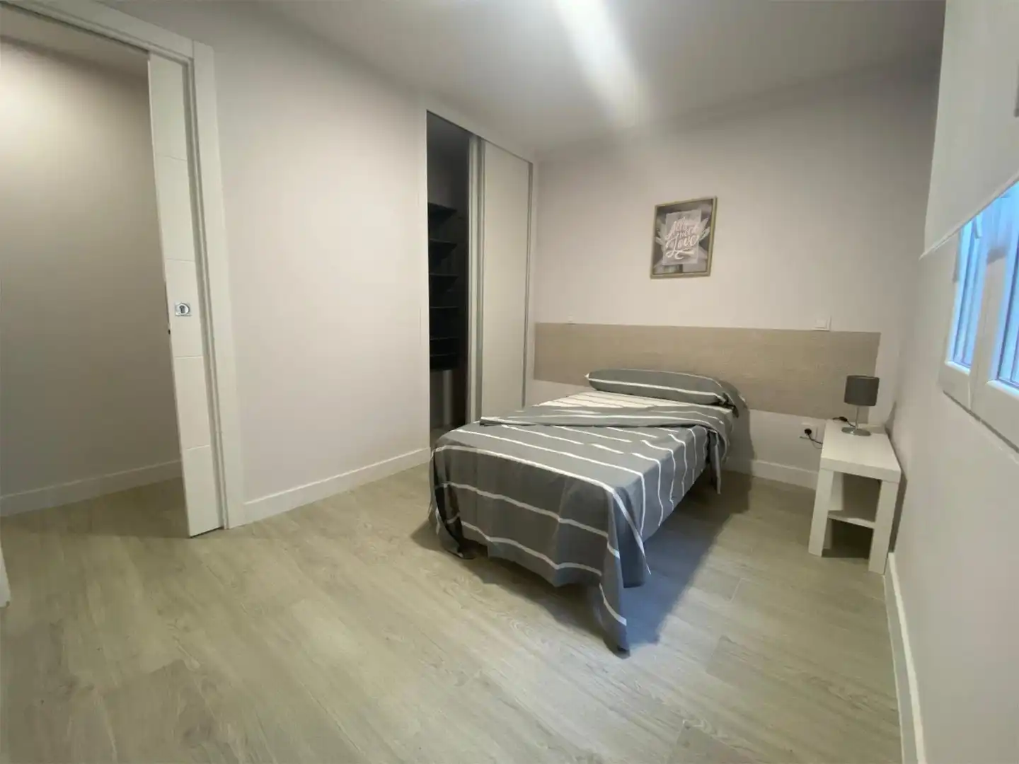 Bedroom of Flat for share in Alcalá de Henares  with Terrace, Furnished and Washing machine