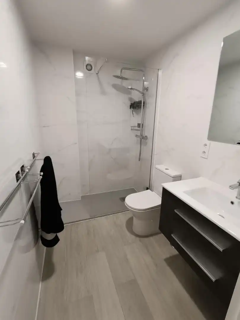 Bathroom of Flat for share in Alcalá de Henares  with Terrace, Furnished and Washing machine