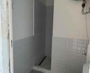 Bathroom of Flat to rent in Tui