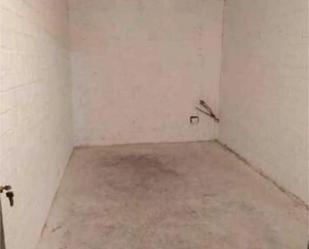 Box room to rent in Cadrete