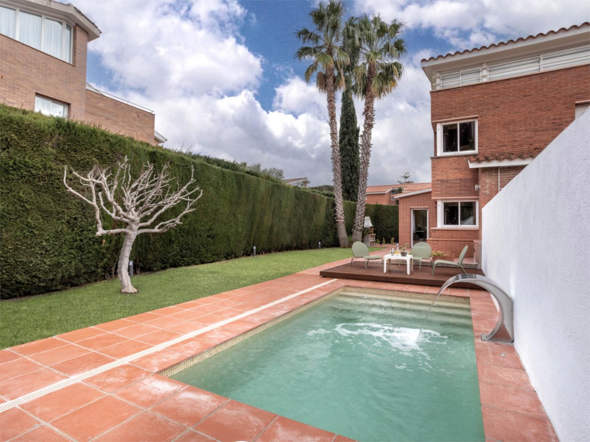 Swimming pool of Single-family semi-detached for sale in Sant Vicenç de Montalt  with Air Conditioner, Terrace and Swimming Pool