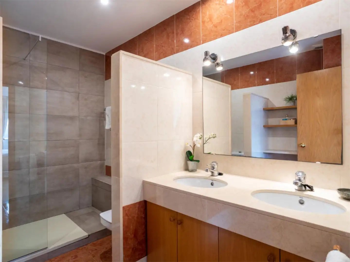 Detached homes for sale in Carrer Dels Oms, 3, Sant Vicenç Platja Bathroom of Detached homes for sale in Sant Vicenç de Montalt with Air Conditioner, Terrace and Swimming Pool