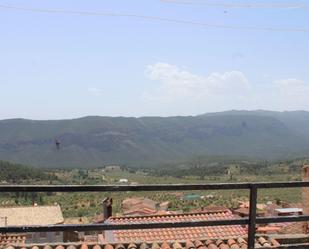 Vista exterior de Casa adosada en venda en Yeste amb Terrassa, Moblat i Balcó