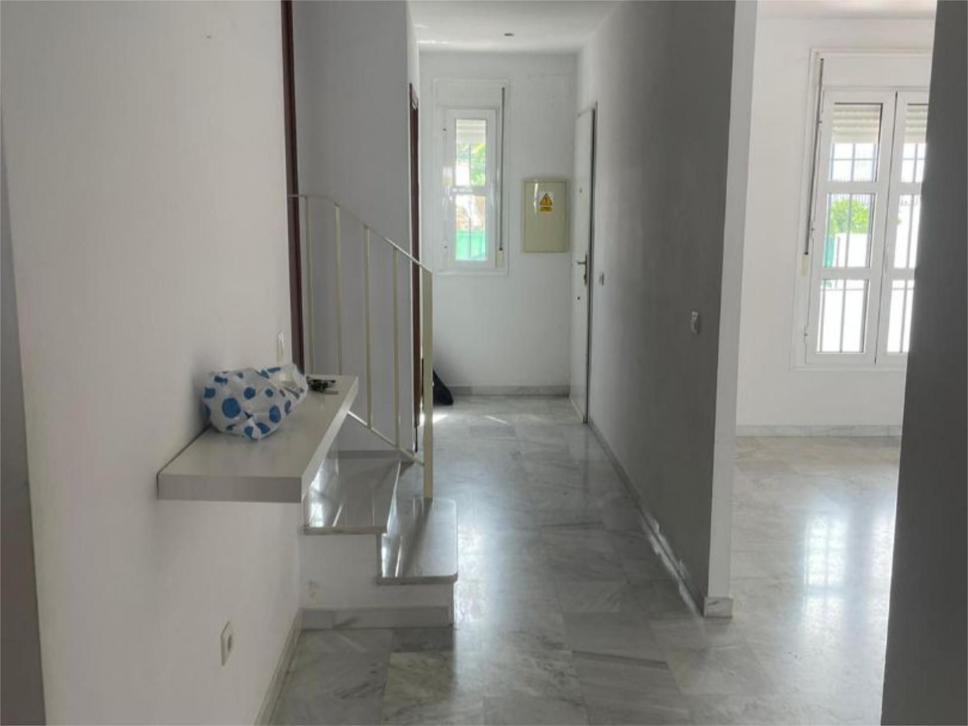 Flat for sale in Santiponce  with Air Conditioner and Community parking