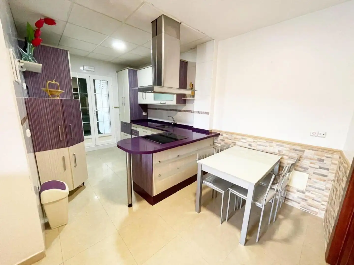 Casa o chalet en venta en Calle Ventosilla Alta, 17, Setenil de las Bodegas Cocina de Casa o chalet en venta en Setenil de las Bodegas con Terraza, Piscina y Balcón