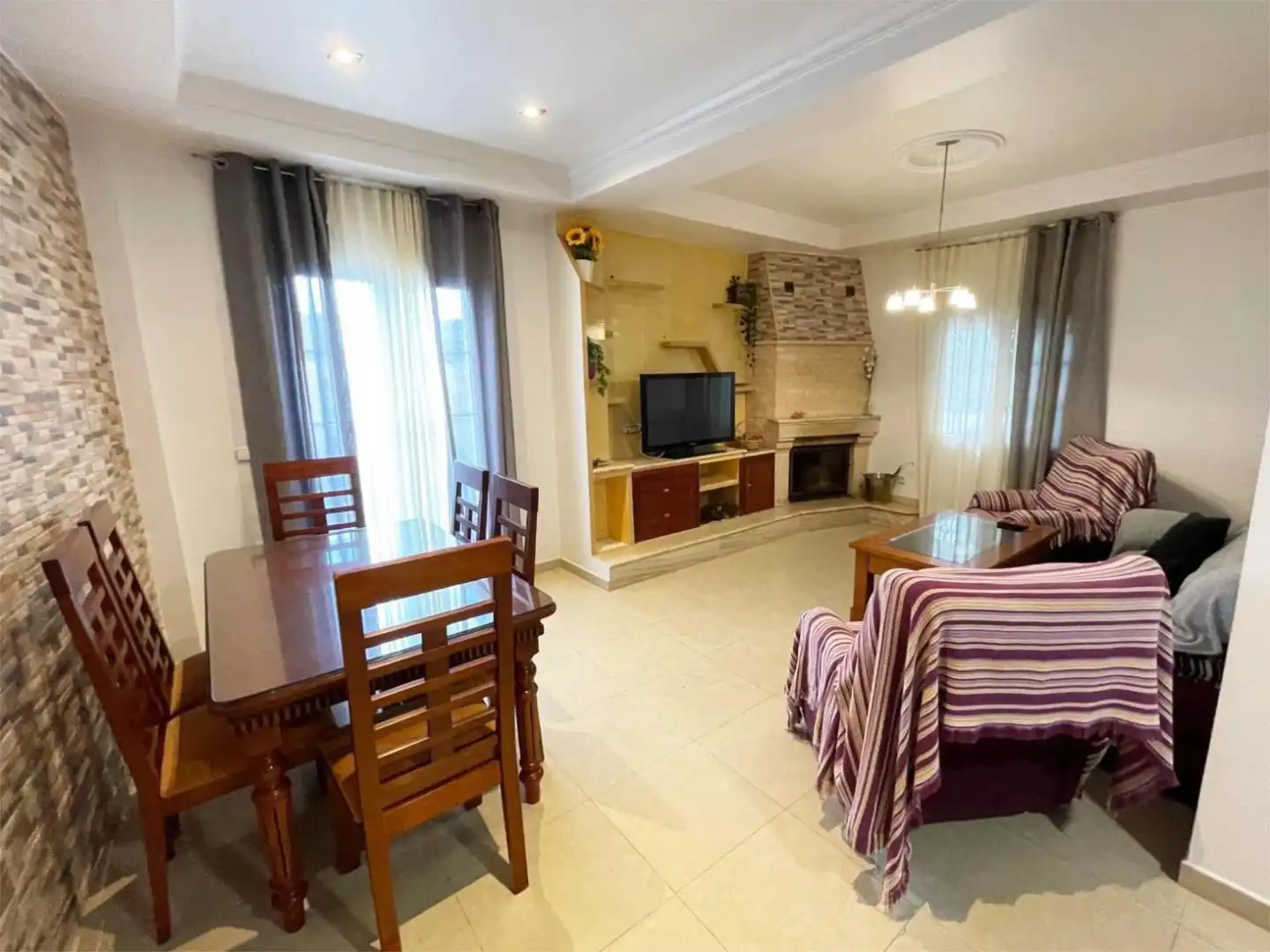 Casa o chalet en venta en Calle Ventosilla Alta, 17, Setenil de las Bodegas Vista exterior de Casa o chalet en venta en Setenil de las Bodegas con Terraza, Piscina y Balcón