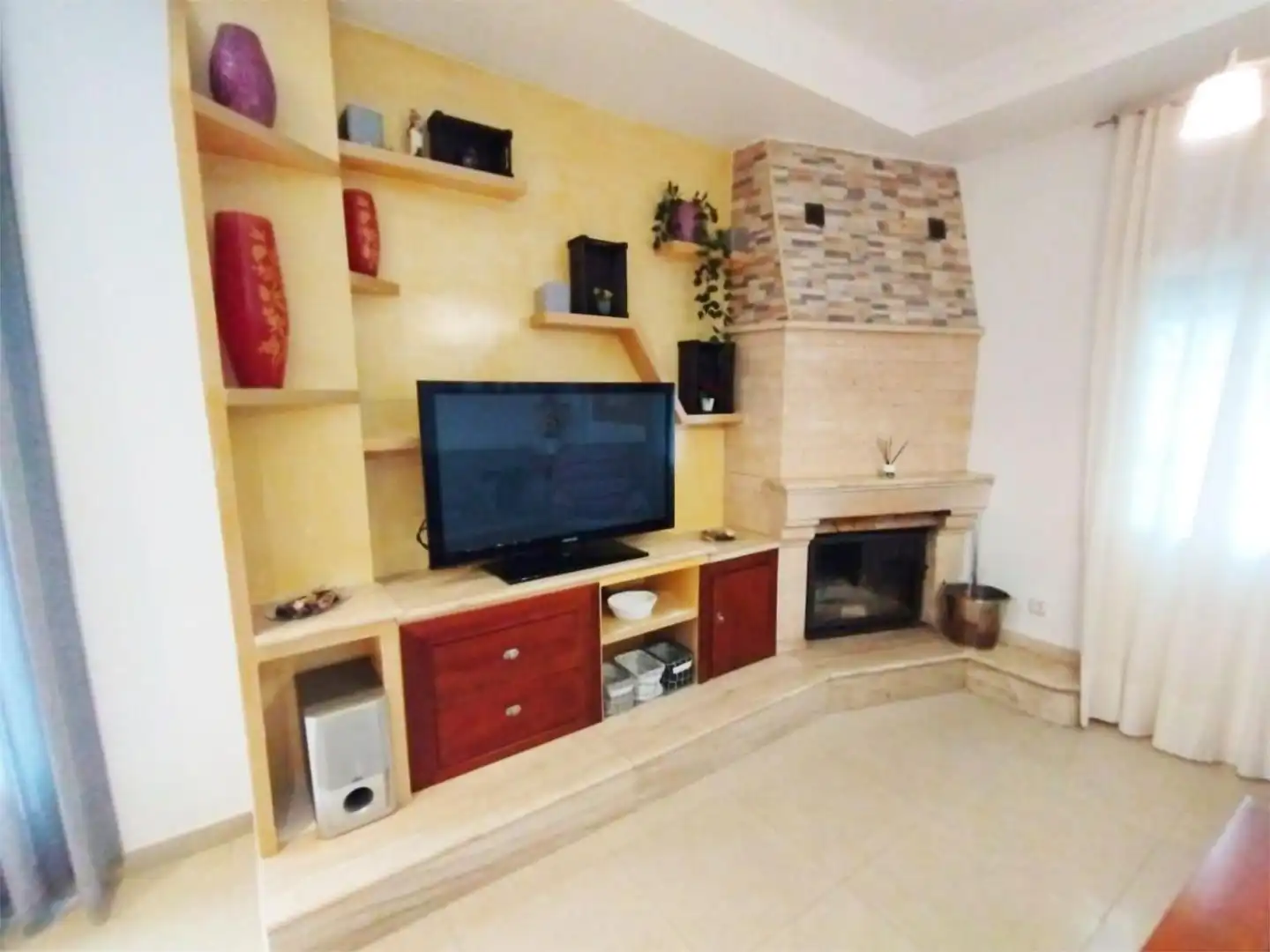 Casa o chalet en venta en Calle Ventosilla Alta, 17, Setenil de las Bodegas Sala de estar de Casa o chalet en venta en Setenil de las Bodegas con Terraza, Piscina y Balcón