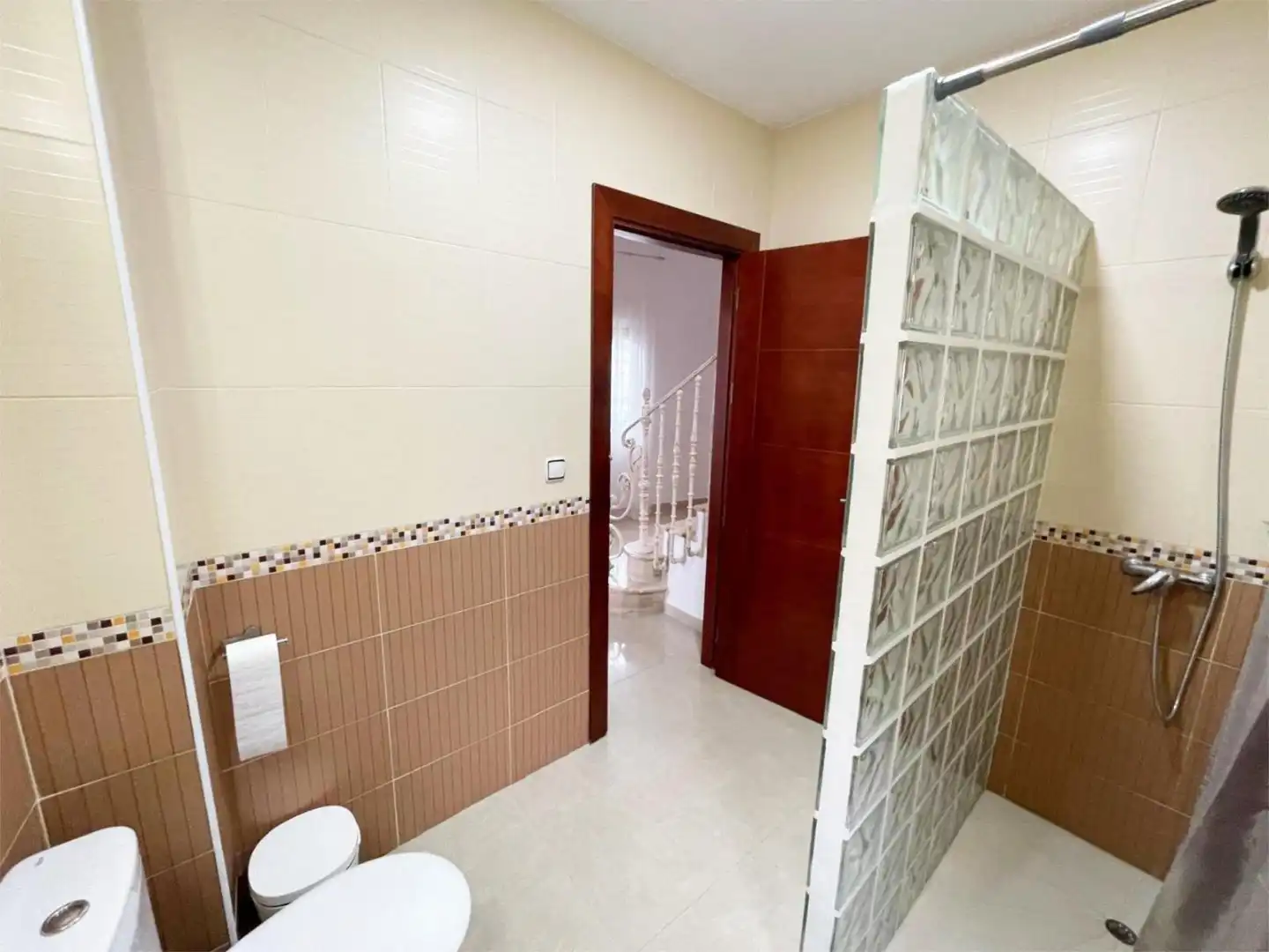 Casa o chalet en venta en Calle Ventosilla Alta, 17, Setenil de las Bodegas Baño de Casa o chalet en venta en Setenil de las Bodegas con Terraza, Piscina y Balcón