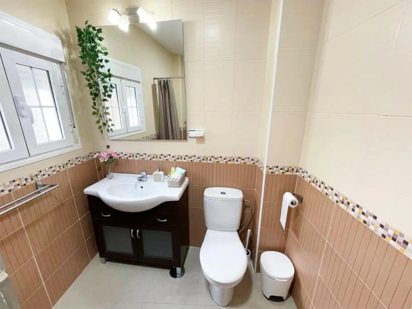 Casa o chalet en venta en Calle Ventosilla Alta, 17, Setenil de las Bodegas Baño de Casa o chalet en venta en Setenil de las Bodegas con Terraza, Piscina y Balcón