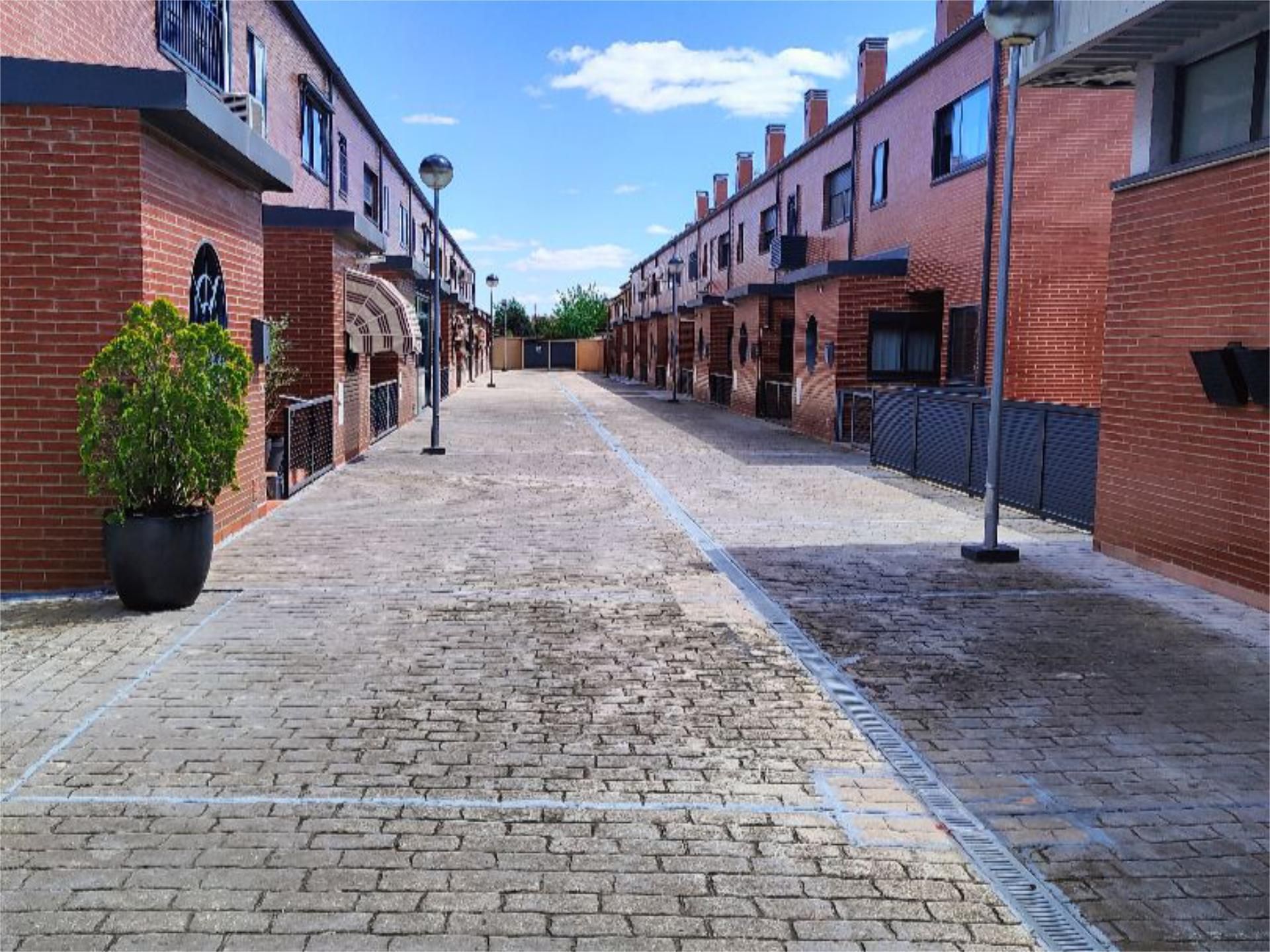 Exterior view of House or chalet for sale in Valdemoro  with Heating, Terrace and Swimming Pool