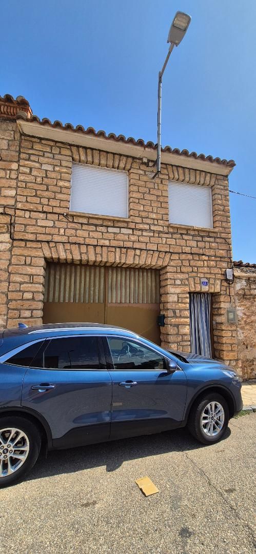 Vista exterior de Casa o xalet en venda en Villanueva de Huerva amb Calefacció, Traster i Moblat