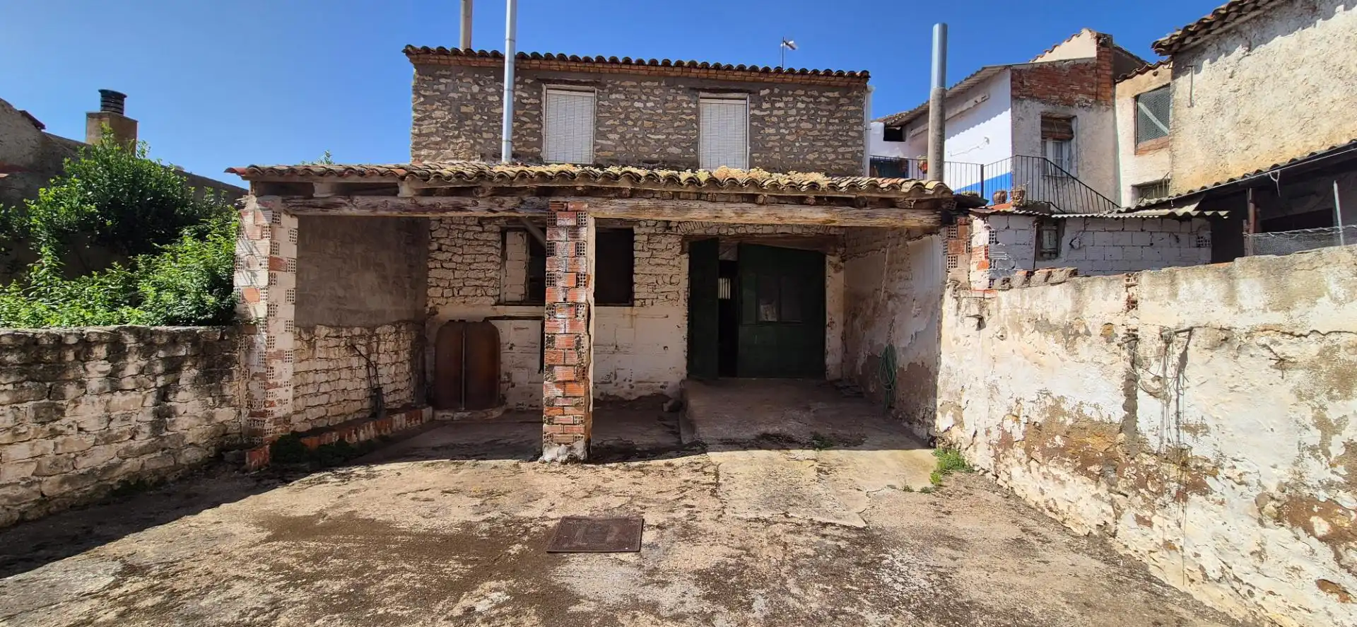 Vista exterior de Casa o xalet en venda en Villanueva de Huerva amb Calefacció, Traster i Moblat