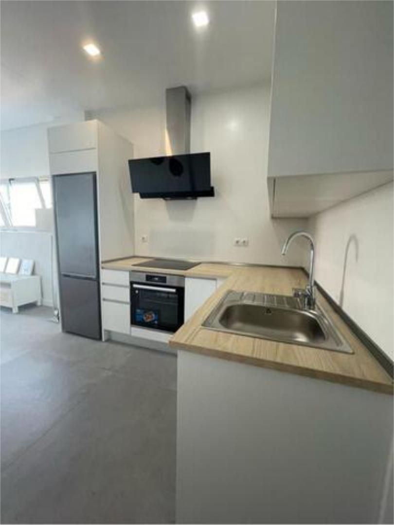 Cocina de Piso en venta en  Madrid Capital con Calefacción, Jardín privado y Terraza